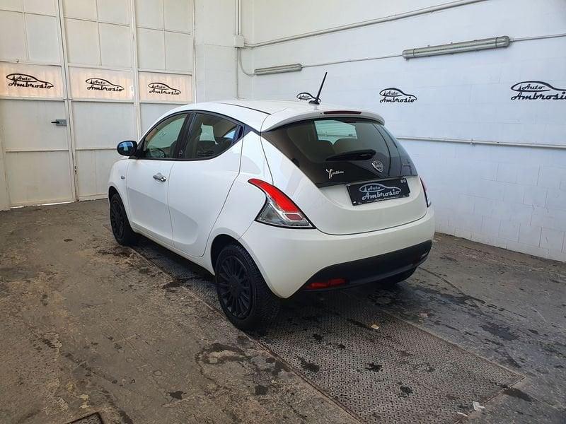 Lancia Ypsilon 1.0 FireFly S&S Hybrid Silver ECOCHIC TUA DA 119,00 AL MESE