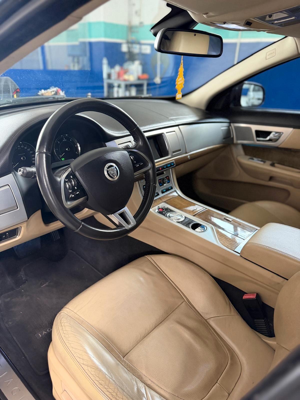Jaguar XF 3.0 D V6 Premium Luxury