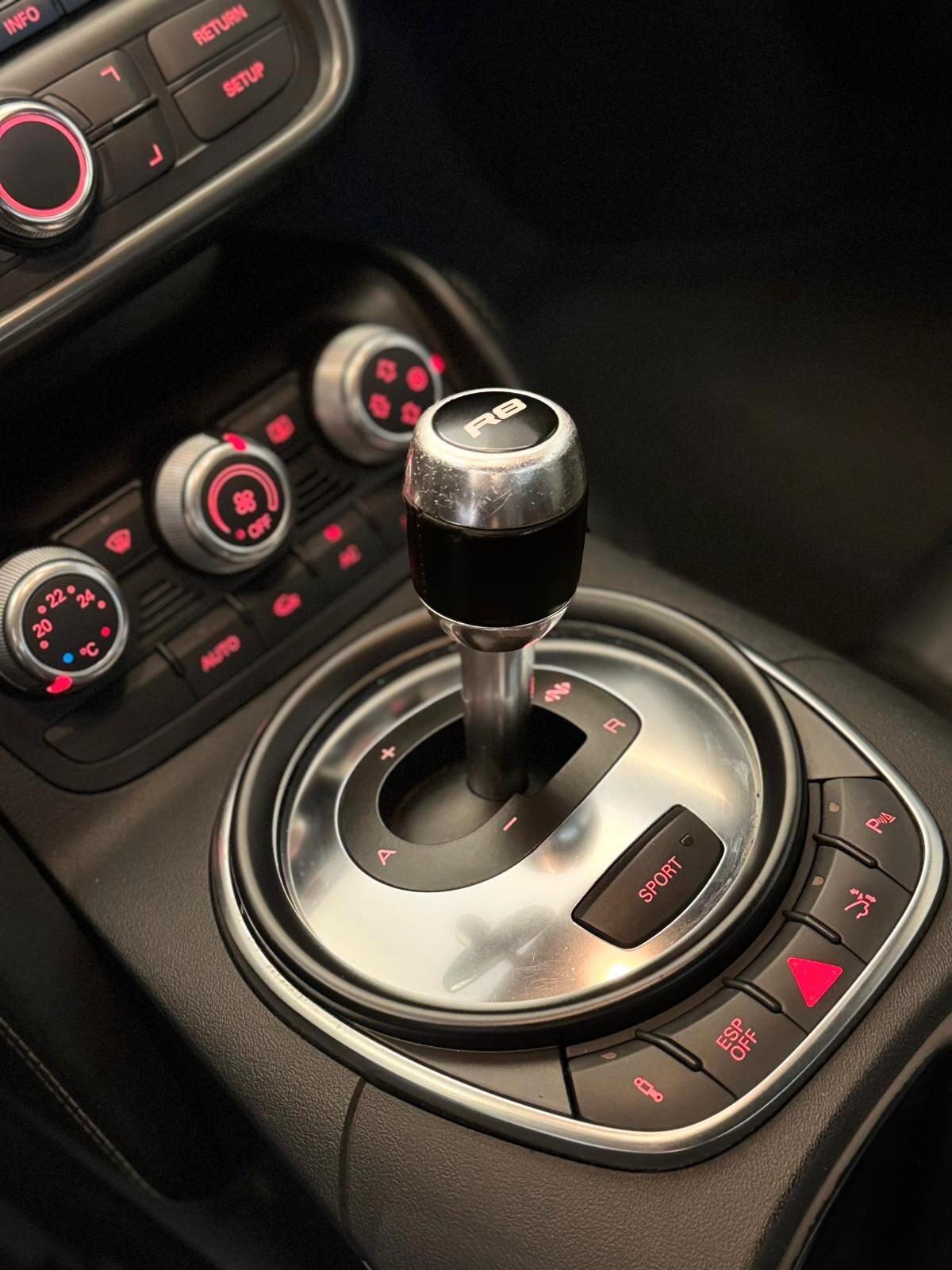 AUDI R8 V8 420CV UNIPRO PERMUTE GARANZIA R-TRONIC