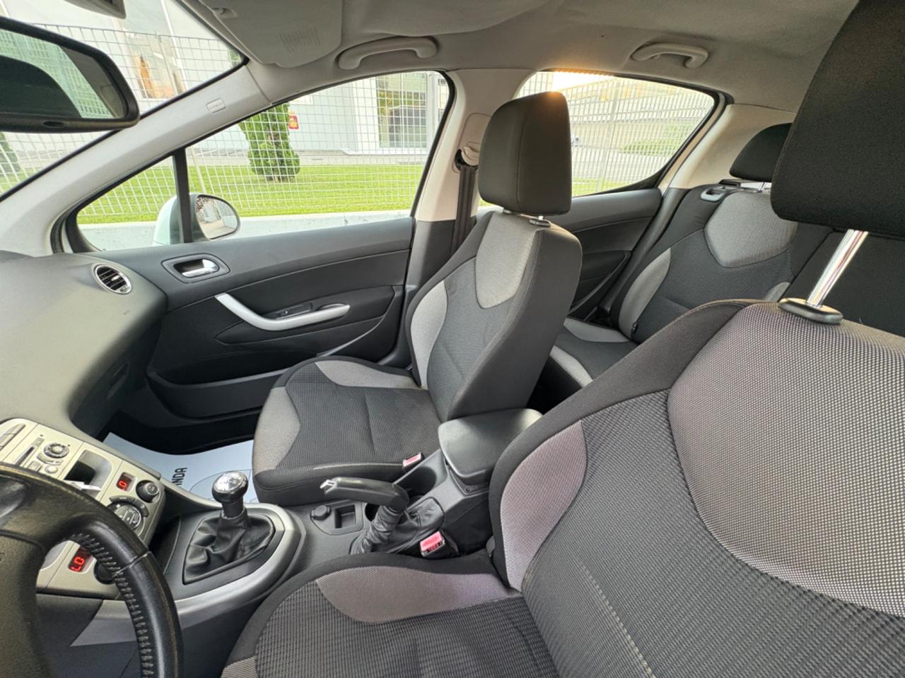 Peugeot 308 1.6 8V HDi 93CV 5p 2012