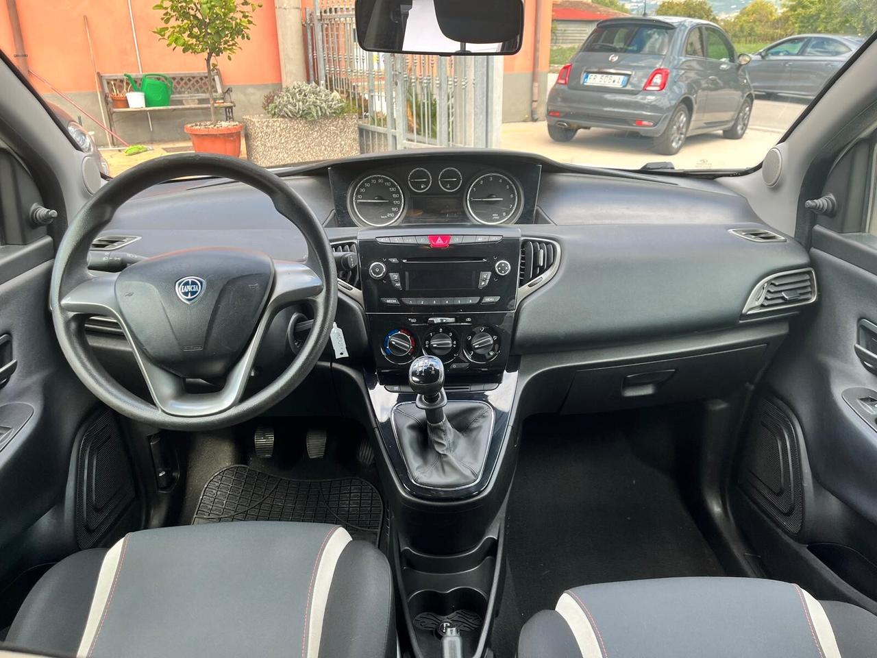 Lancia Ypsilon 1.2 69 CV 5 porte Elefantino