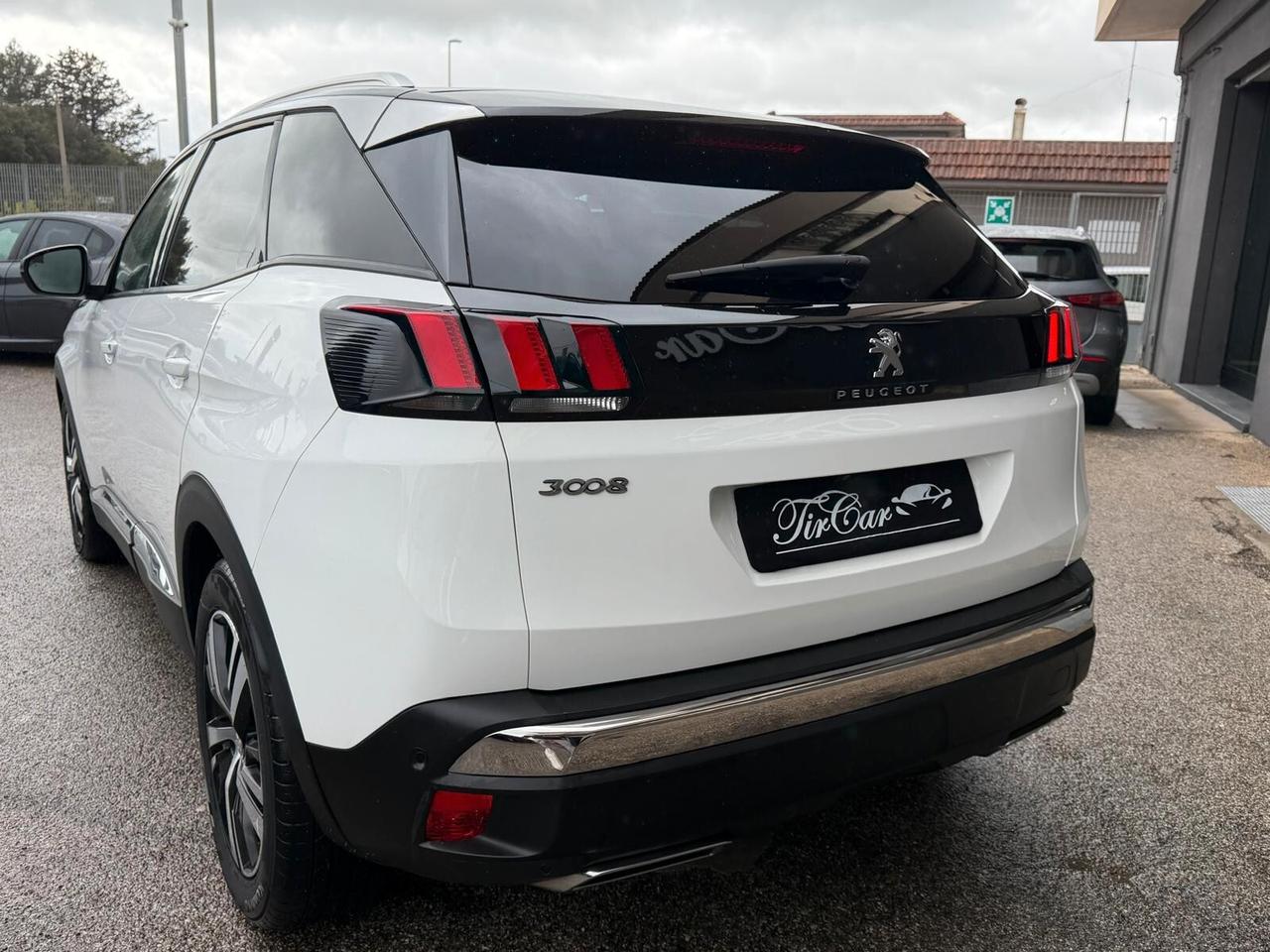 PEUGEOT 3008 1.6 BLUEHDI 120CV OK NEOPATENTATO NAVI CAM ANNO 2017