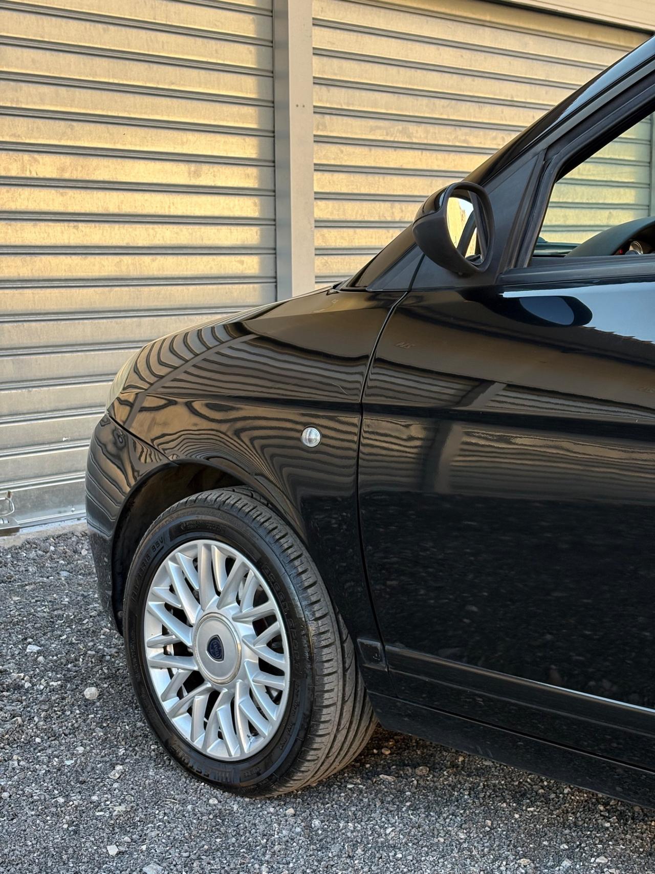Lancia Ypsilon 1.4 Argento Ecochic GPL