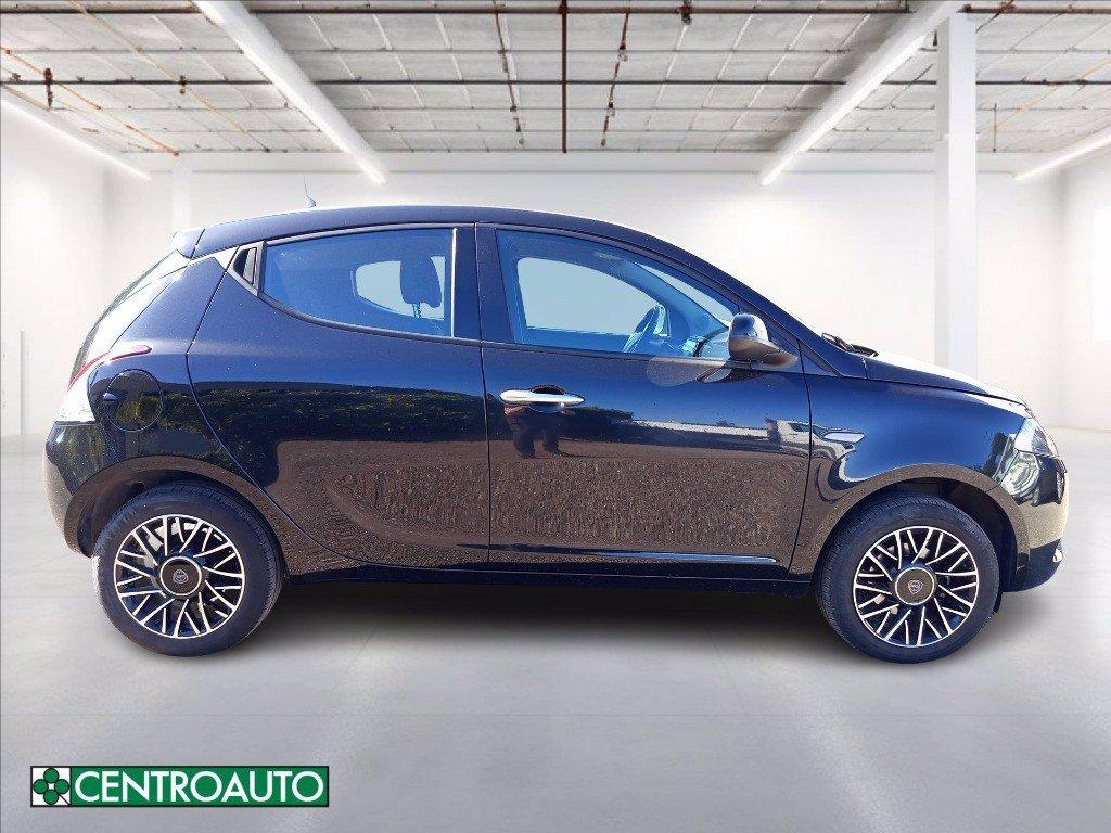 LANCIA Ypsilon 1.0 firefly hybrid Gold Plus s&s 70cv 5p.ti del 2024