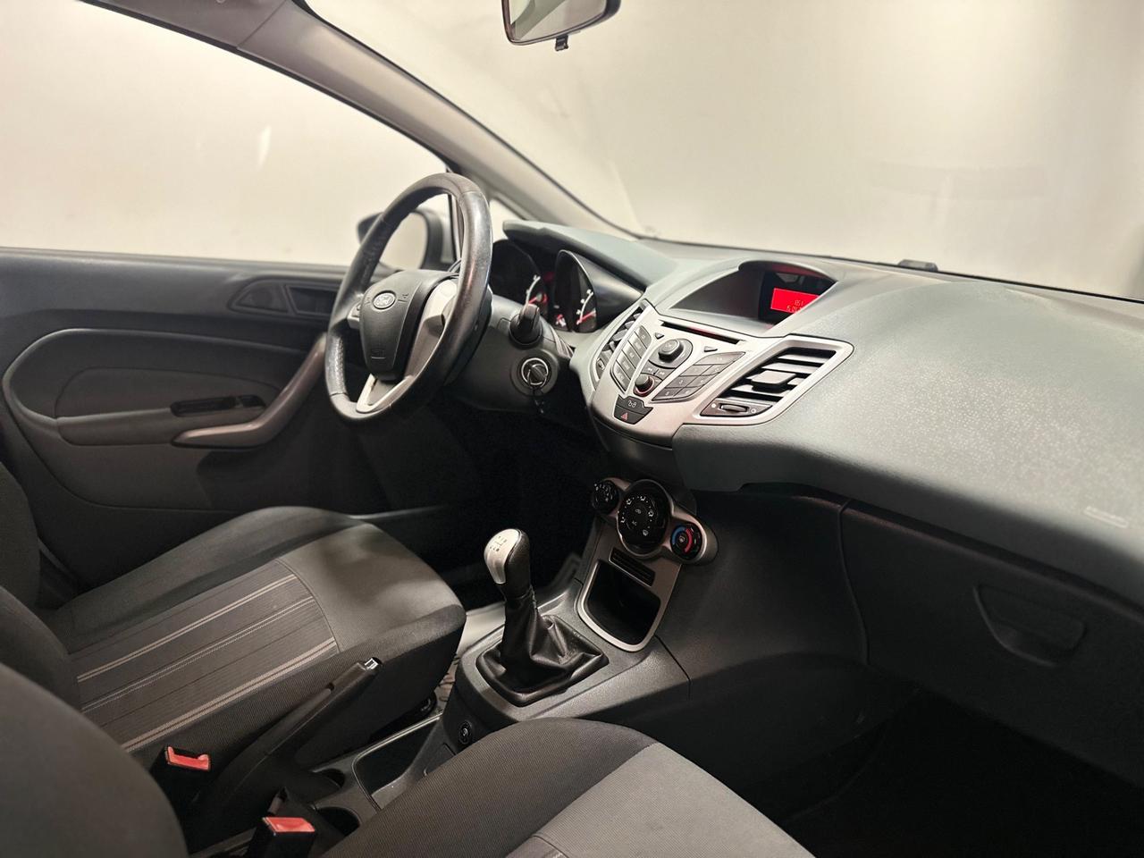 Ford Fiesta 1.4 5 porte Bz.- GPL Titanium NEOPATENTATI