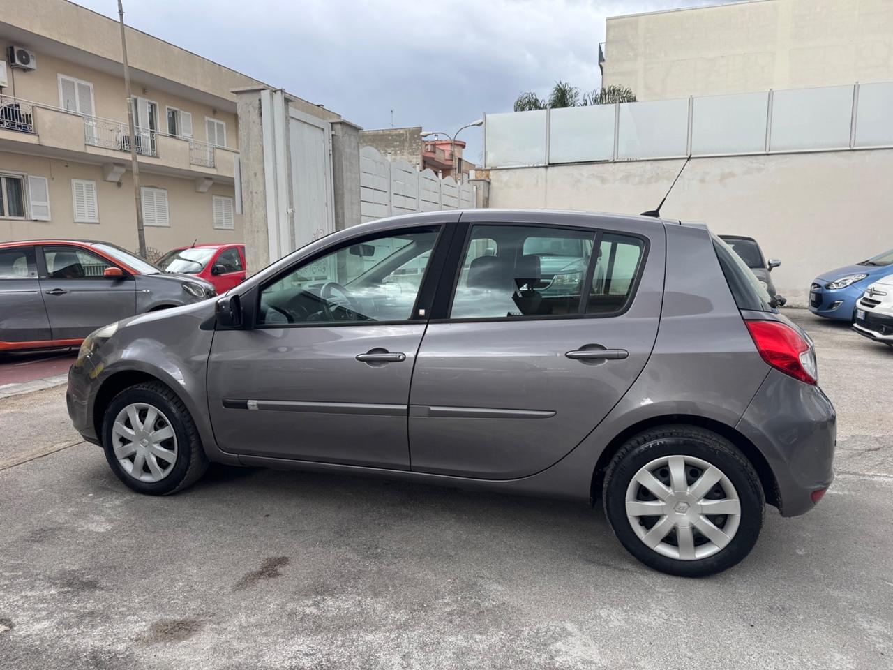 Renault Clio 1.2 GPL 75CV 20th 2011