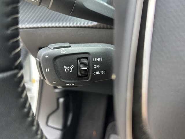 Peugeot 2008 motore elettrico 136 CV Allure