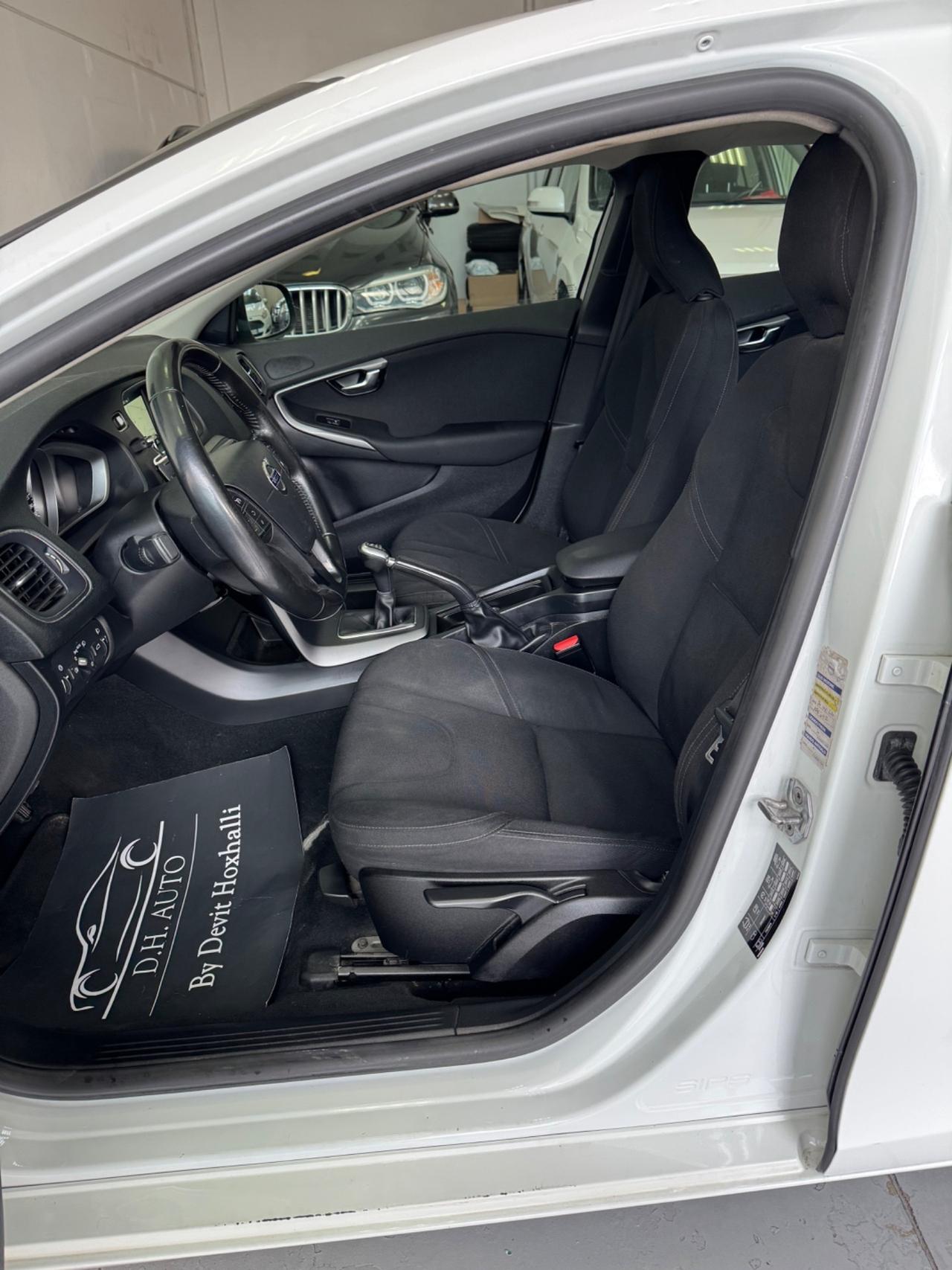 Volvo V40 D2 R-design Momentum