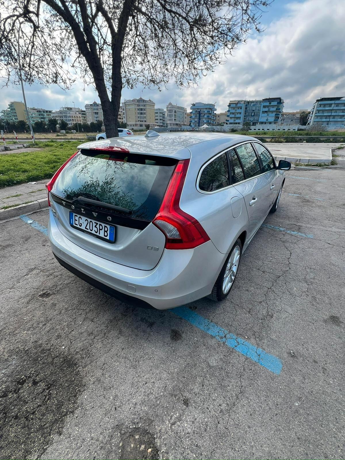 Volvo V60 D3 Momentum - 2011