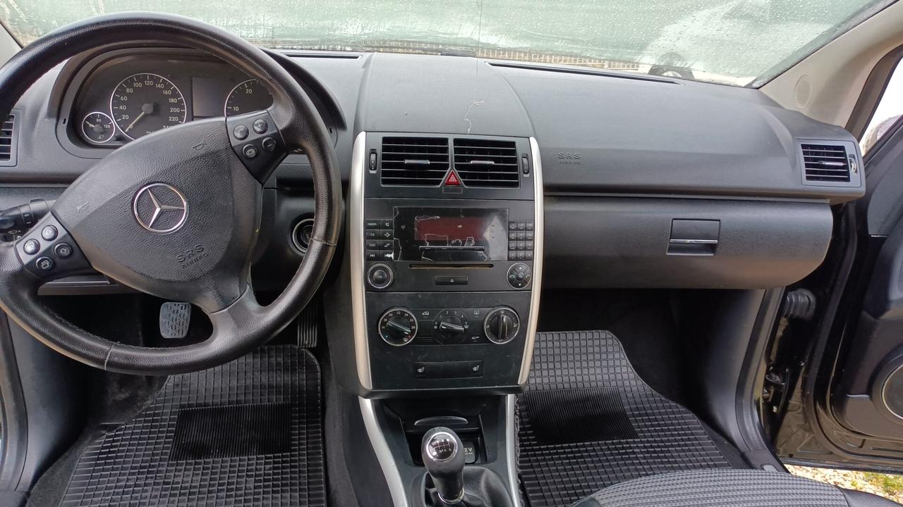 Mercedes-benz A 180 prezzo 700 euro