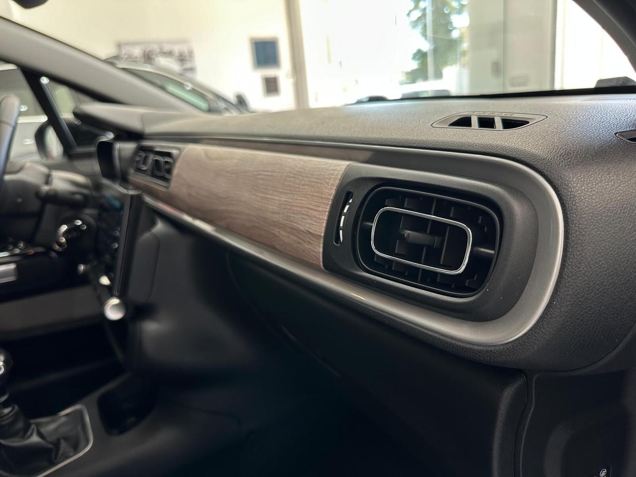 Citroen C3 PureTech 110 S&S Shine Navi+Retrocamera