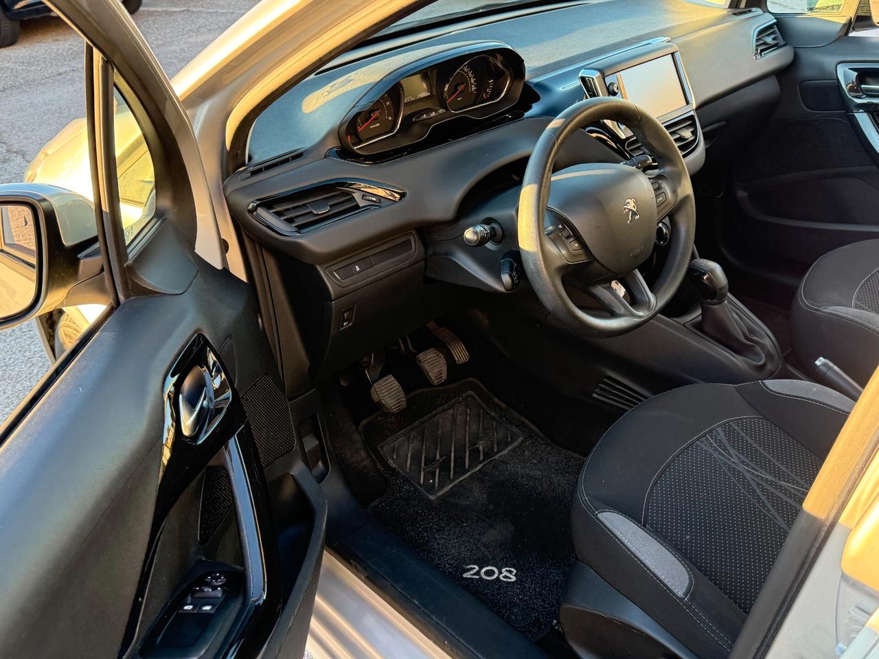 Peugeot 208 1.4 HDi 68 CV 5 porte Allure