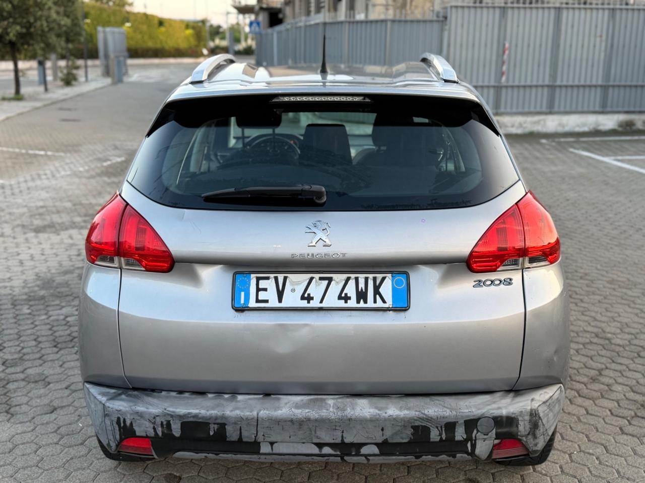 Peugeot 2008 1.2 benzina 82cv - 2014 km 120.000
