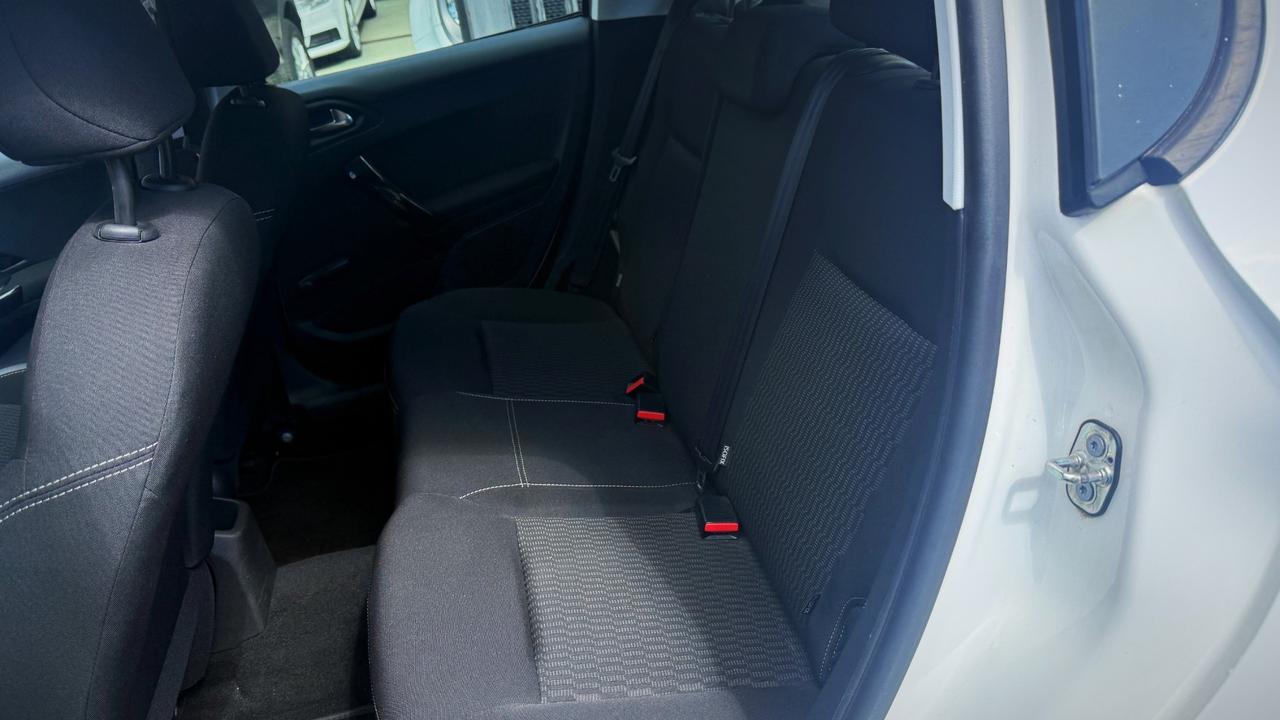 Peugeot 208 1.4 HDI 5P Active - 2015