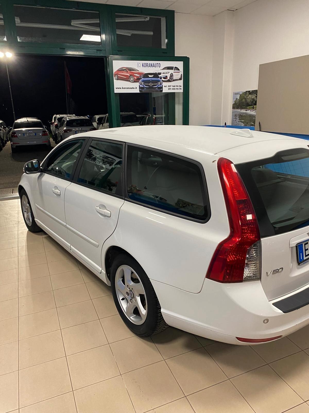 Volvo V50 D2 R-design