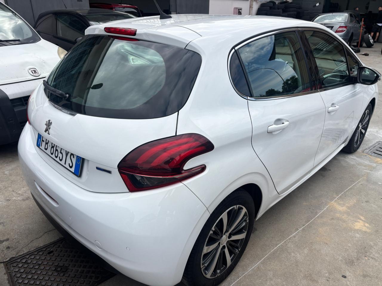 Peugeot 208 PureTech 82 3 porte Allure
