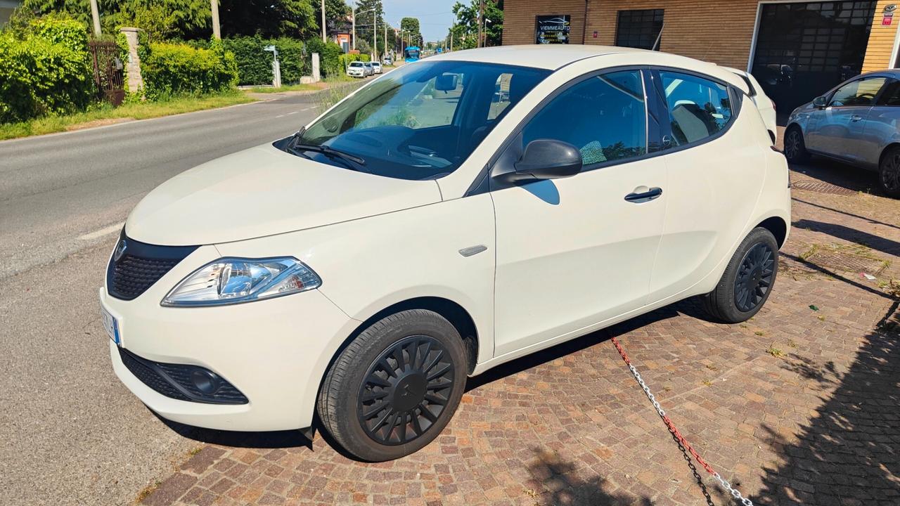 Lancia Ypsilon 1.0 FireFly 5 porte S&S Hybrid Ecochic Gold