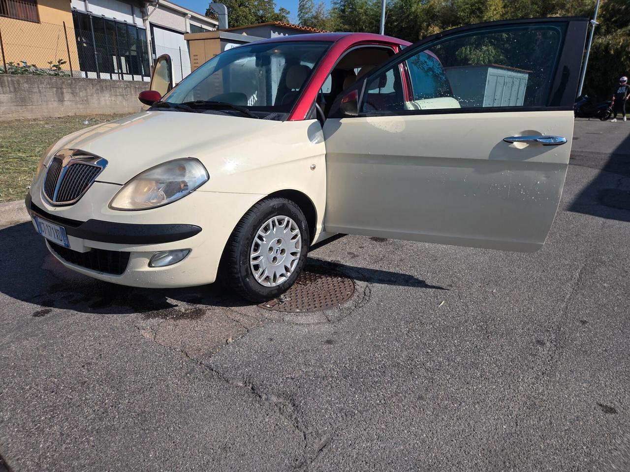 Lancia Ypsilon 1.2 16V Platino