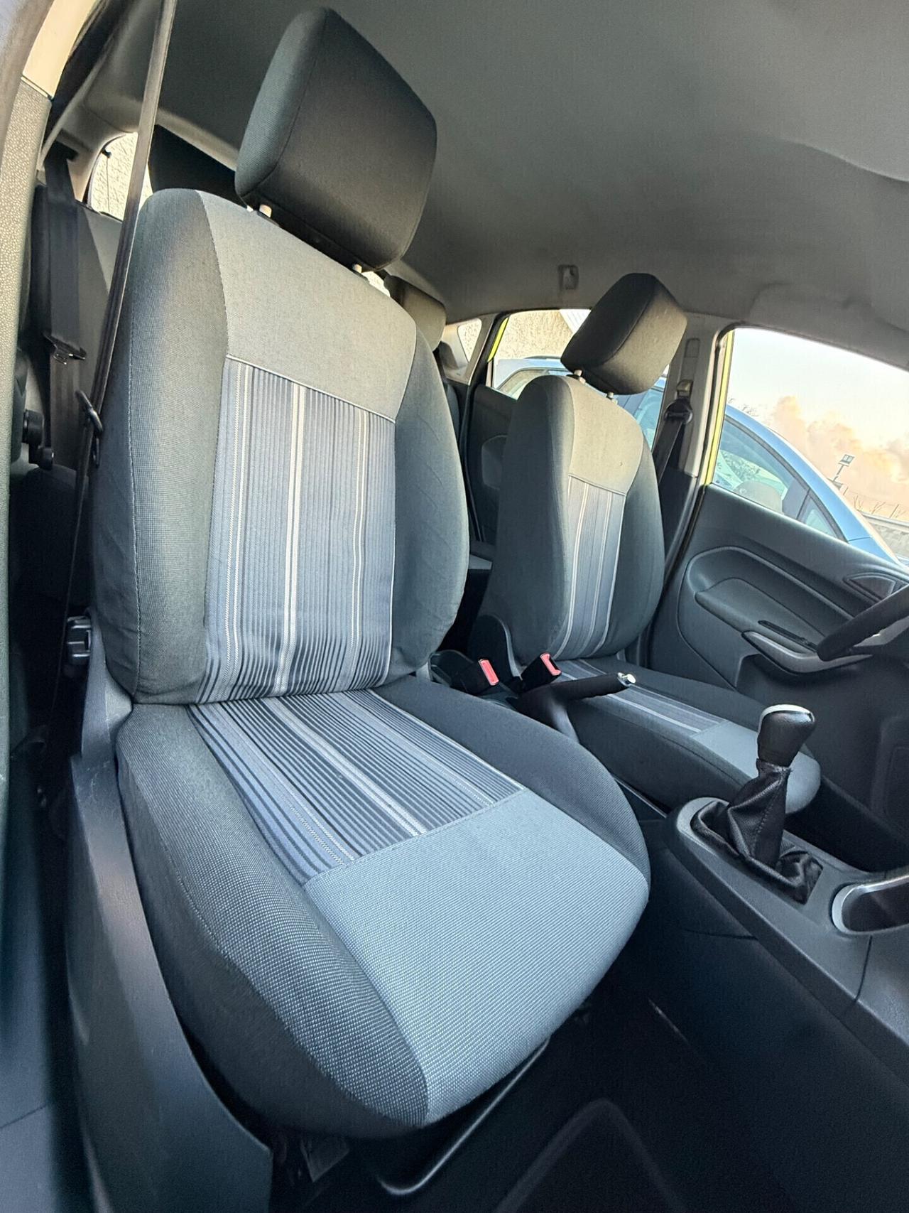 Ford Fiesta 1.4 TDCi 68CV 5 porte,radio,clima,comandi al volante