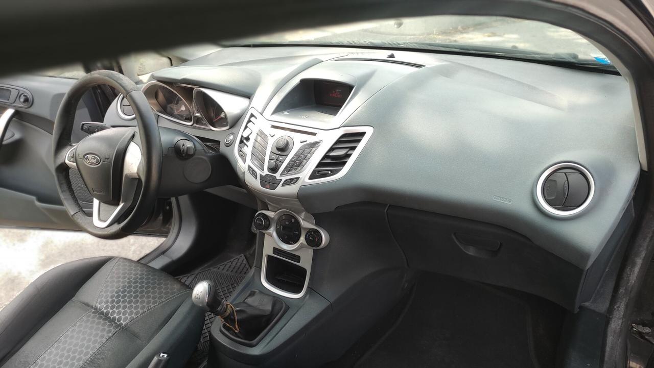 Ford Fiesta 1.4 TDCi 5p. Titanium NEOPATENTATI - 2010