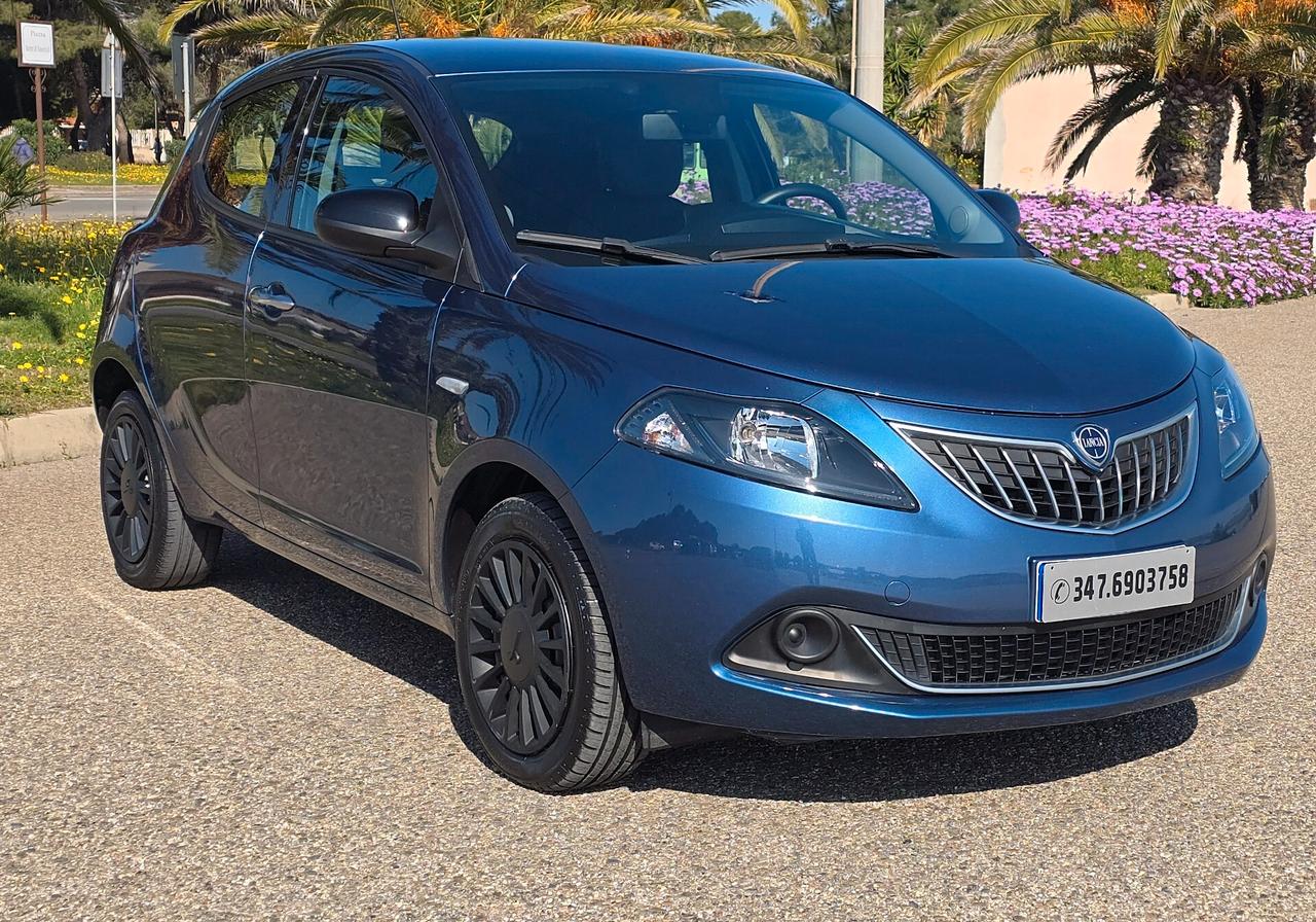 Lancia Ypsilon 1.0 FireFly 5 porte S&S Hybrid Ecochic Silver
