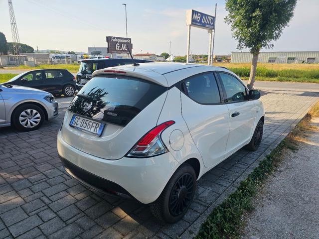 LANCIA Ypsilon 1.0 FireFly 5 porte S&S Hybrid Ecochic Silver