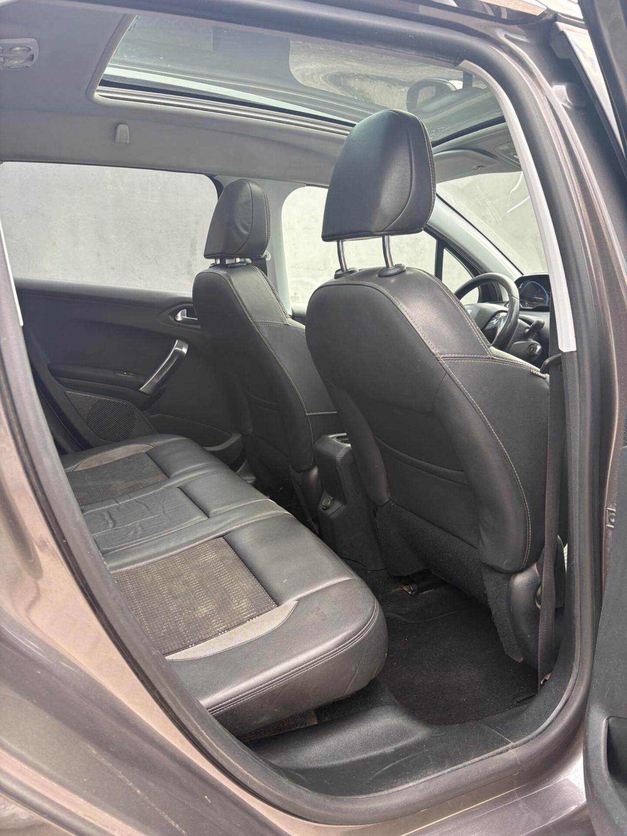 Peugeot 2008 1.6 HDI 92cv carrozzeria GRAFFIATA