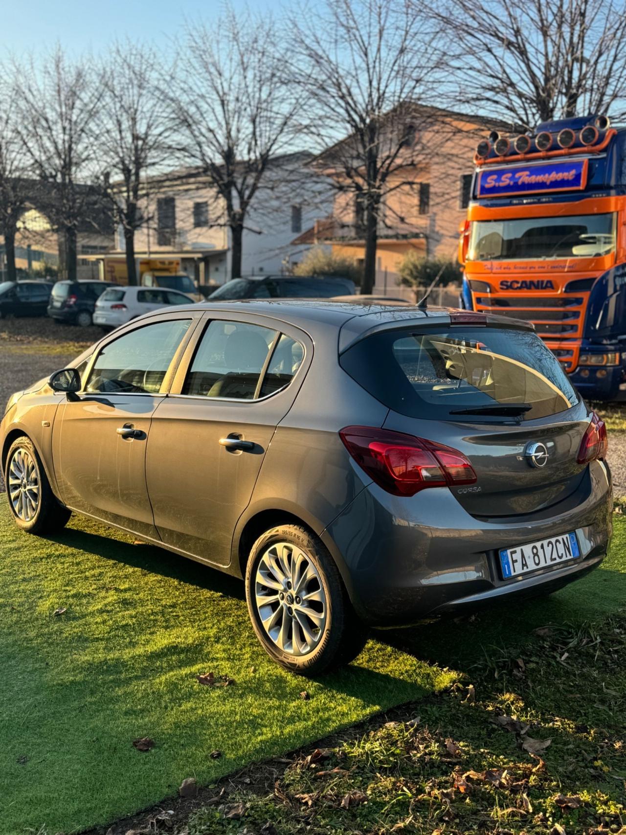 Opel Corsa 1.2 5 porte b-Color