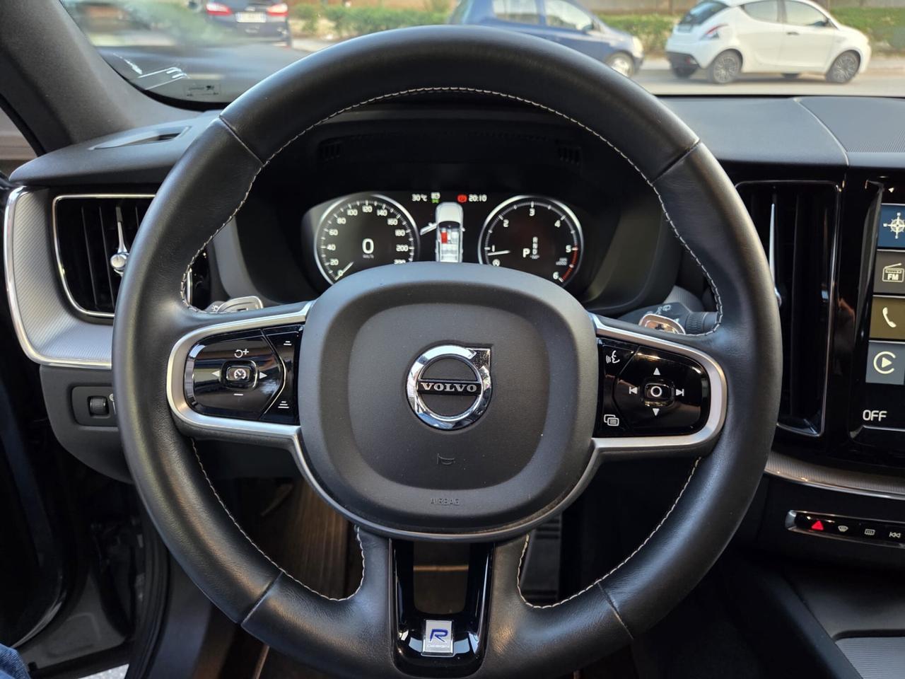 XC60 2.0 b4 R-design awd auto UNICO PROPRIETARIO