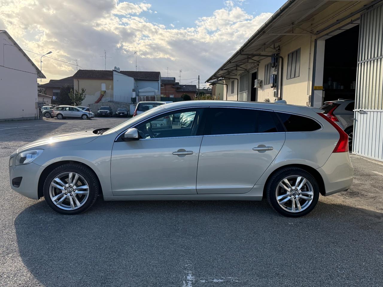 Volvo V60 D3 163CV R-design 2012