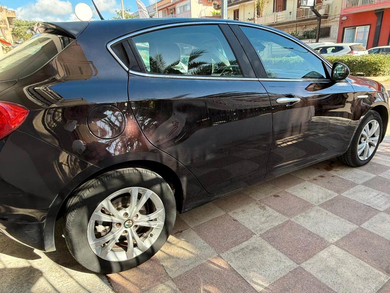 Alfa Romeo Giulietta 1.6 JTDm-2 105 CV Distinctive