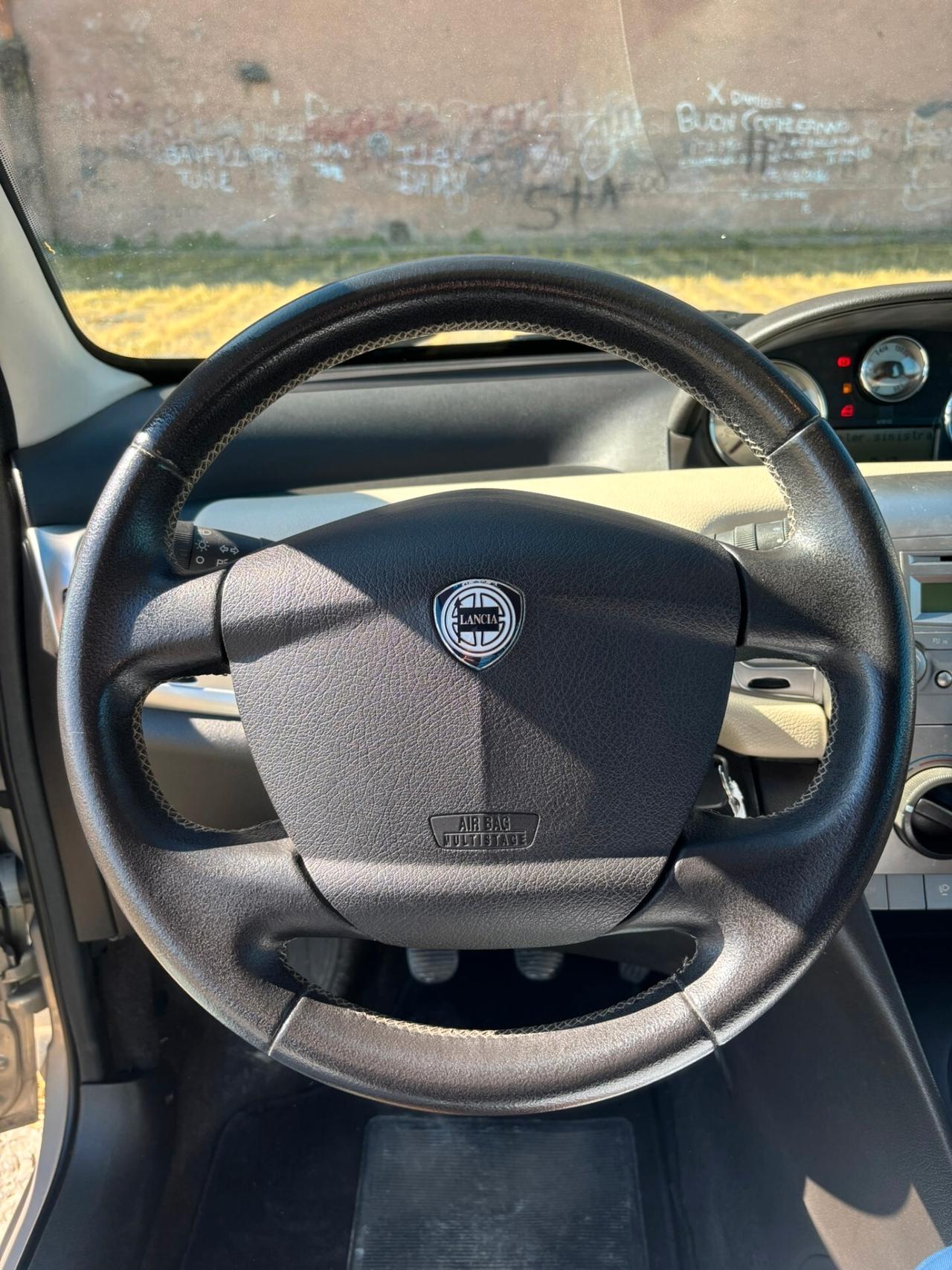 Lancia Ypsilon 1.3 MJT 75 CV Oro