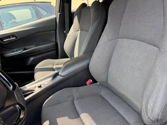TOYOTA C-HR 1.8 Hybrid E-CVT Business