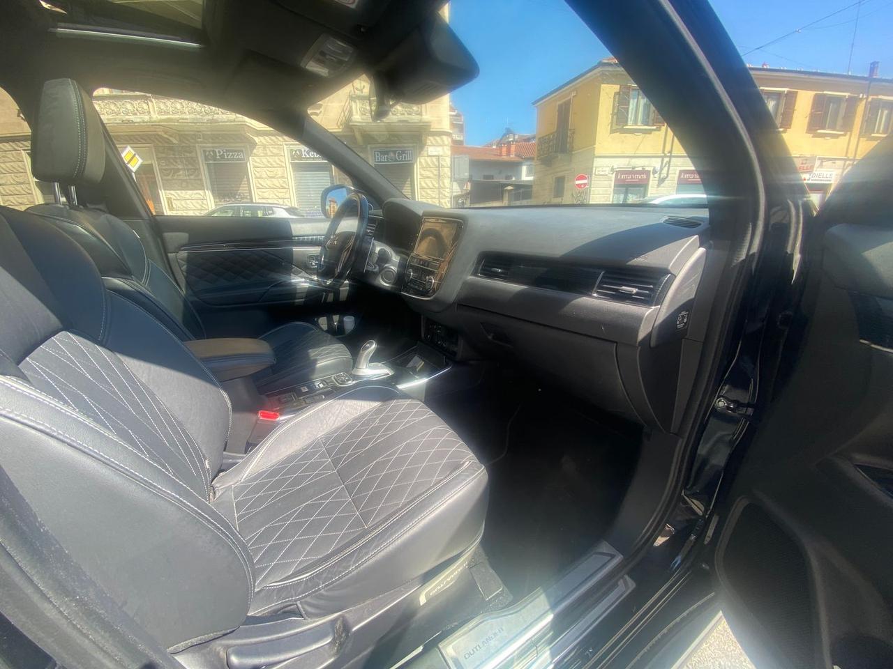 Mitsubishi Outlander 2.4 PHEV #50018