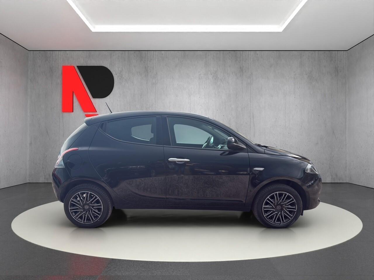 Lancia Ypsilon 1.0 FireFly 5 porte S&S Hybrid Silver Plus