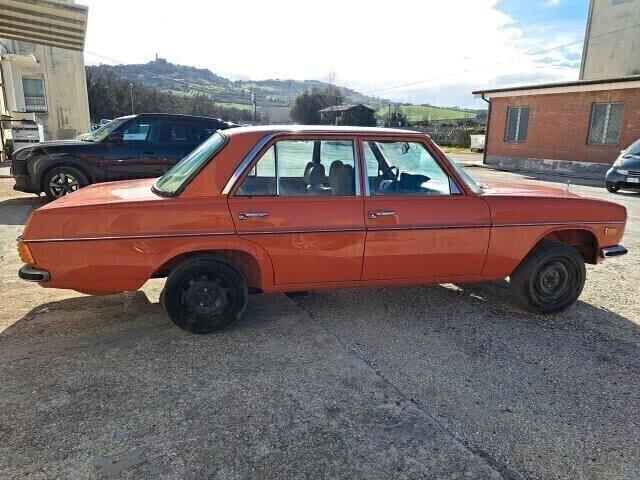 MERCEDES W115 \8 200D - RESTAURO DA ULTIMARE