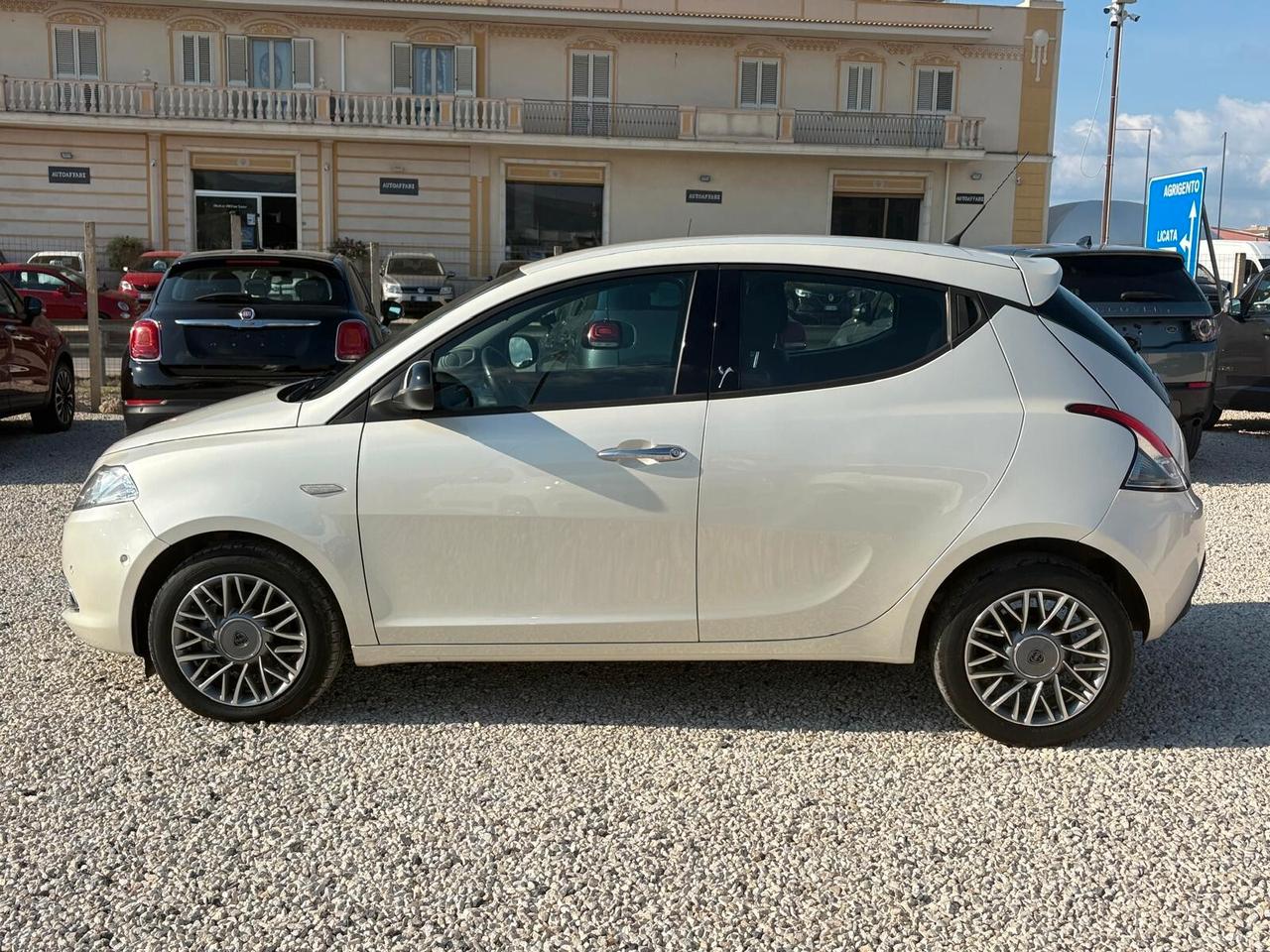 Lancia Ypsilon 0.9 TwinAir 85 CV 5 porte S&S DFN Gold