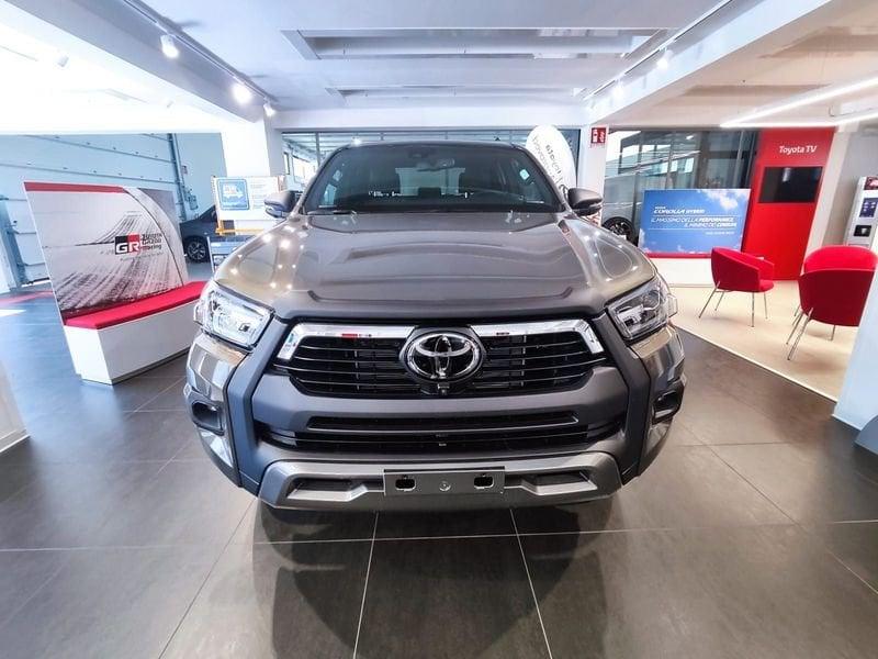 Toyota Hilux 2.8 D-4D A/T 4WD 48V 4 porte Double Cab Invincible