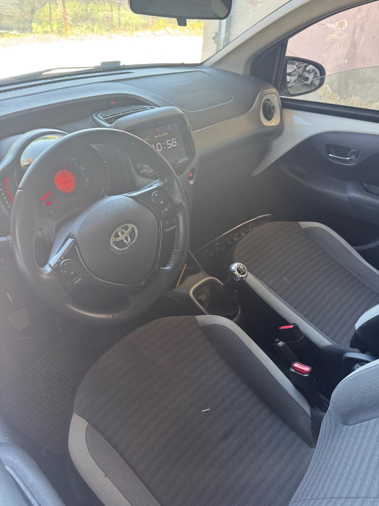 Toyota Aygo 1.0 VVT-i 69 CV 5 porte x-business MMT