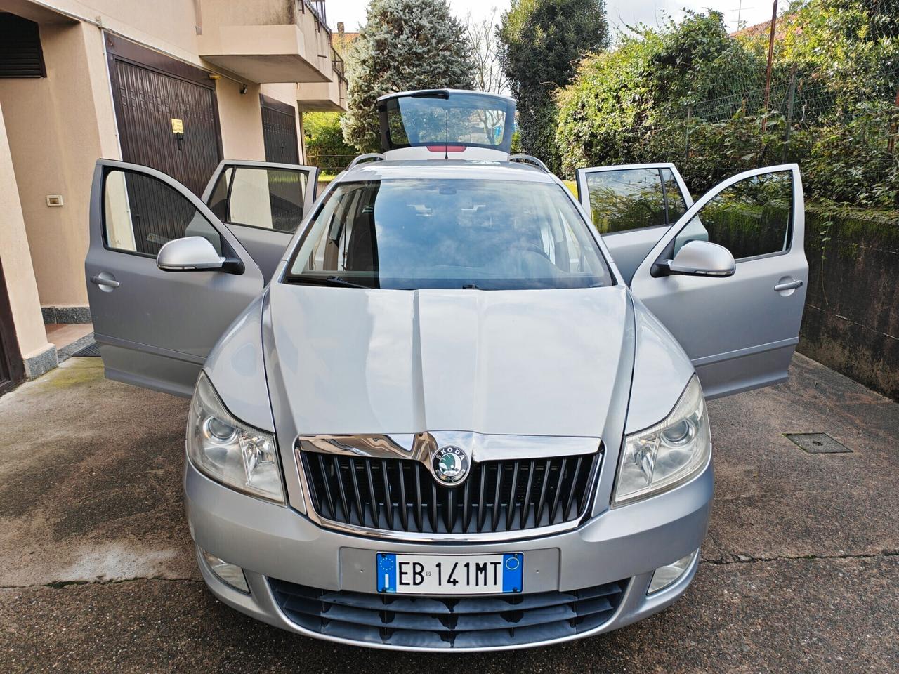 Skoda Octavia 1.6 TDI 105cv DSG / 78.000km / Unipro