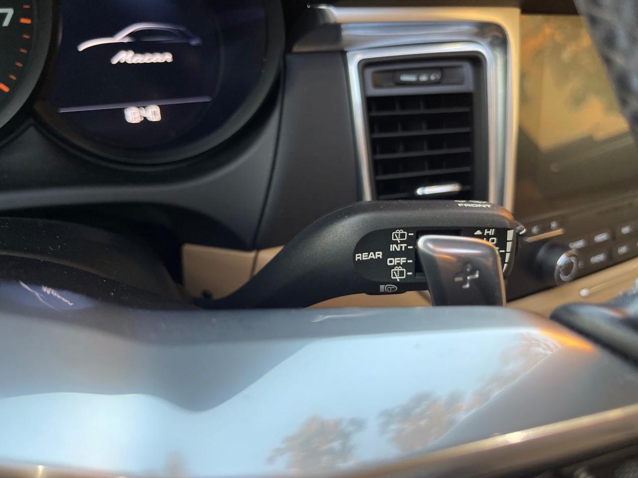 Porsche Macan -- 2.0 #7143