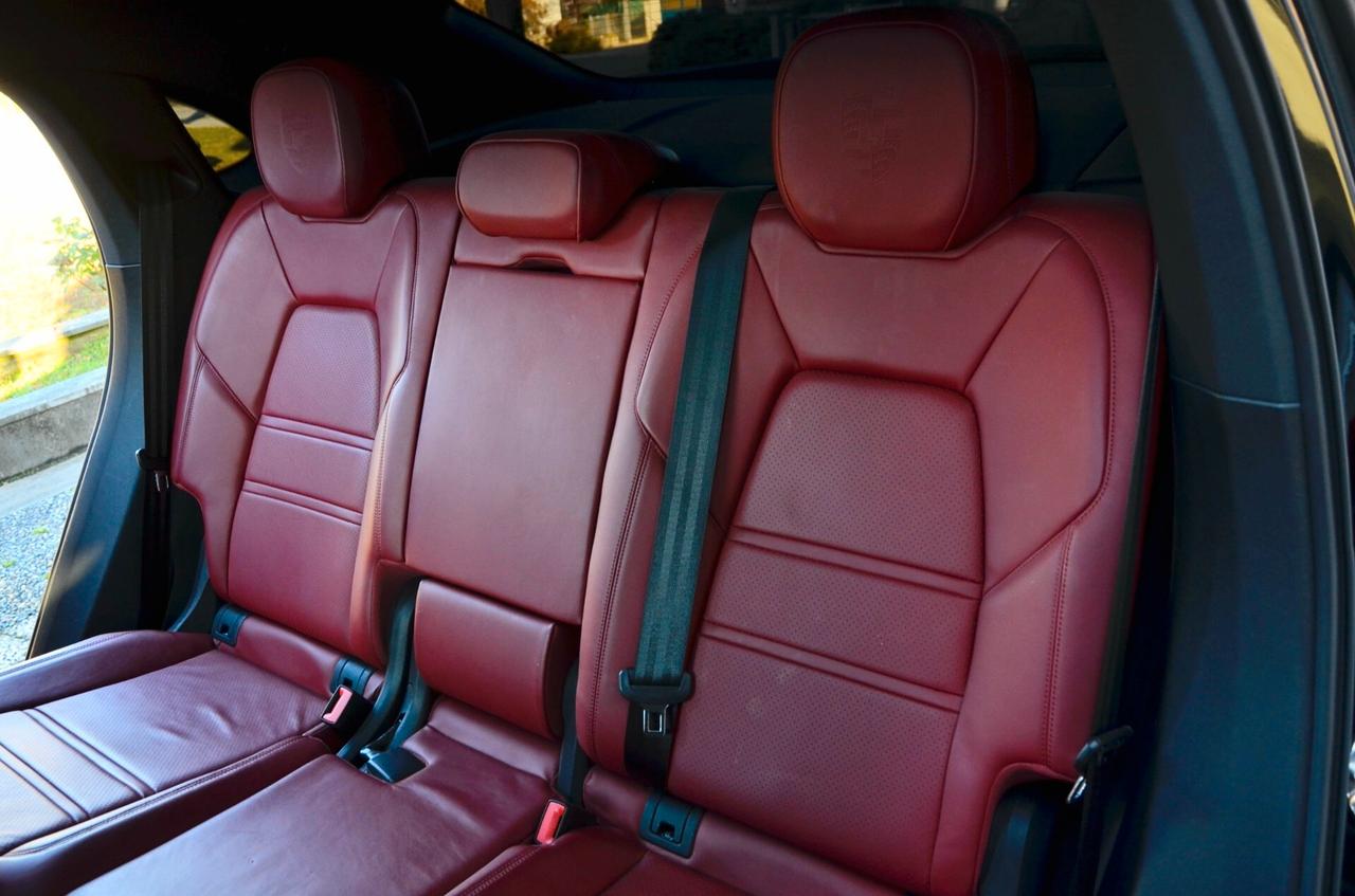 PORSCHE CAYENNE COUPE 3.0 PLUG-IN E-HYBRID 462cv TIPTRONIC, UFF ITALIANA, TETTO, BOSE, SPORT CHRONO, MATRIX, SCARICO, SOSPENSIONI PNEUMATICHE, ROSSO CARTIER, 21", PERMUTE