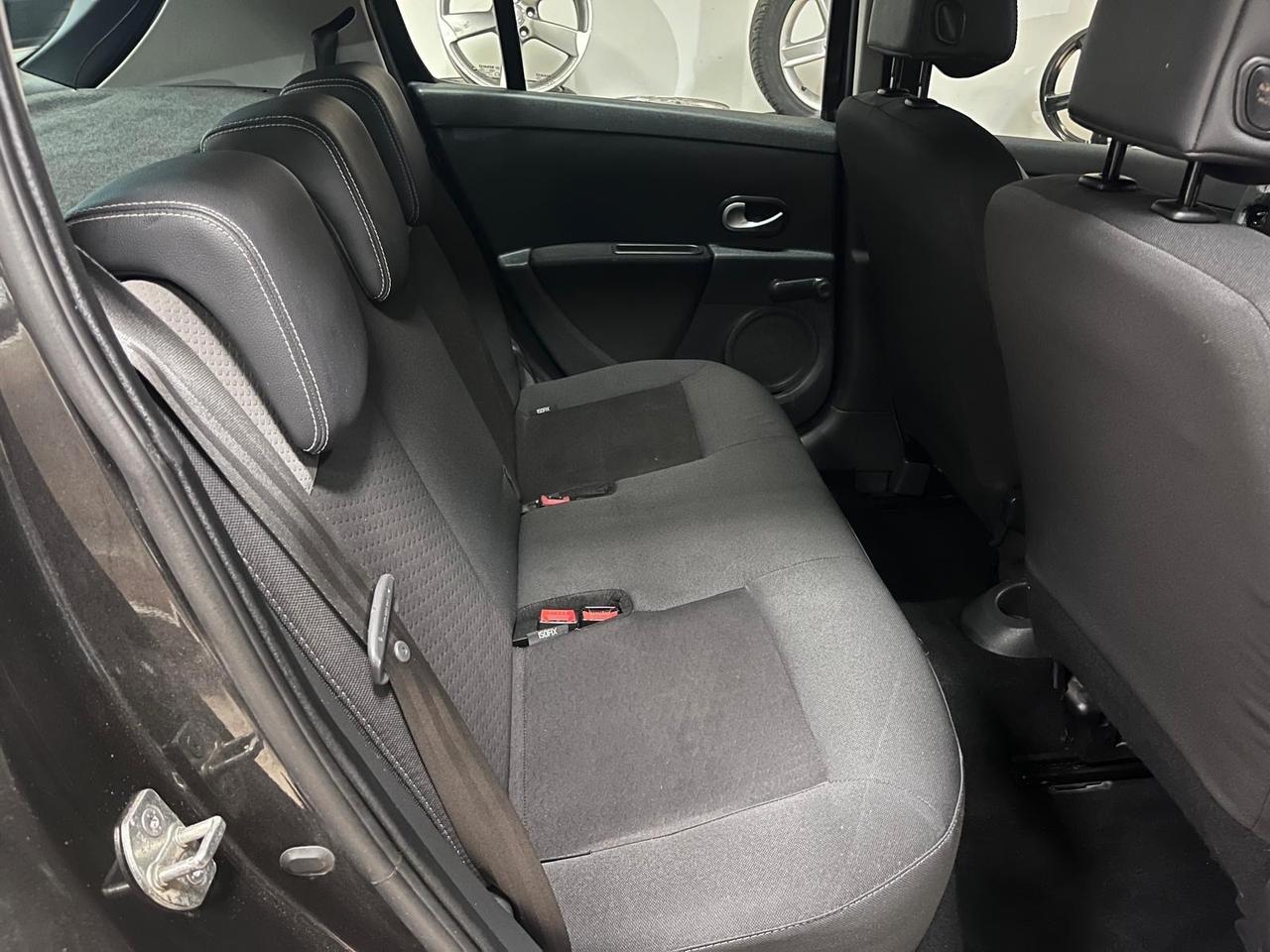 Renault Clio - 2009 1.2 16V 75cv