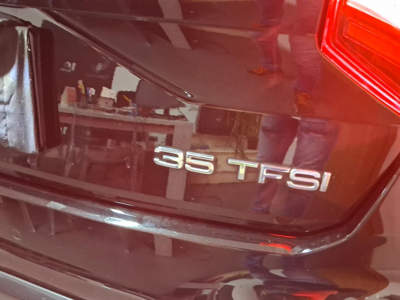 Audi Q2 30 TFSI Business Advanced