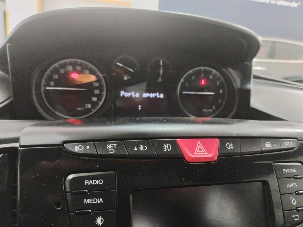 Lancia Ypsilon 1.2 69 CV 5 porte Silver