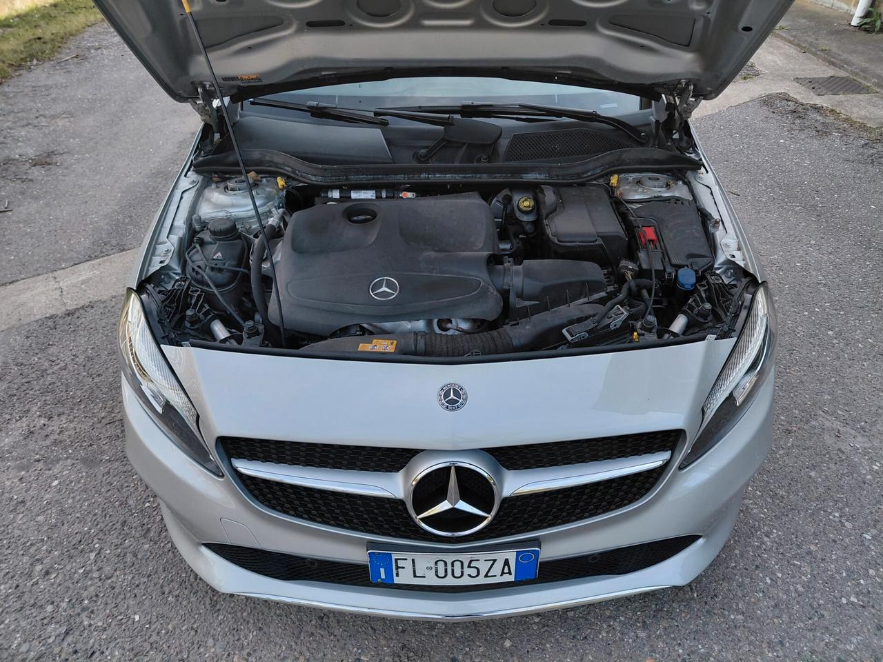Mercedes-Benz A 180 1.6 Premium UNICO PROP.