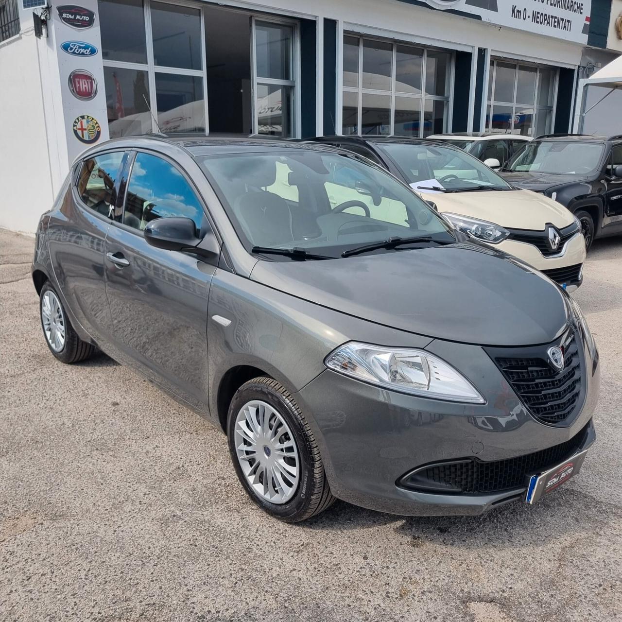 Lancia Ypsilon 1.2 69 CV 5 porte S&S Platinum