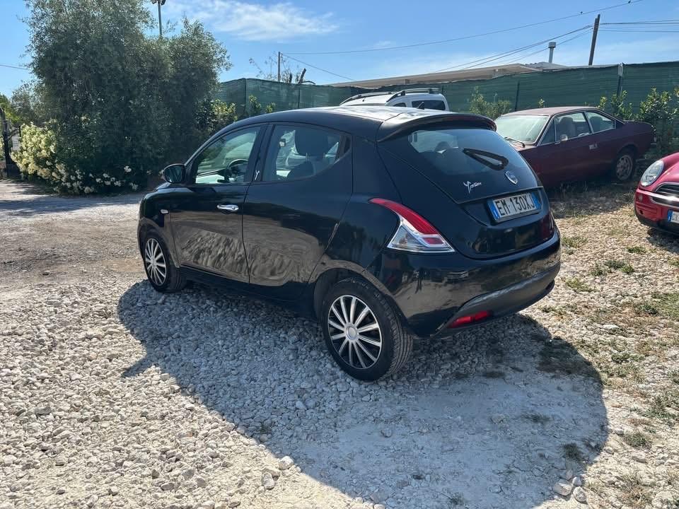 Lancia Ypsilon 1.2 69 CV Unyca