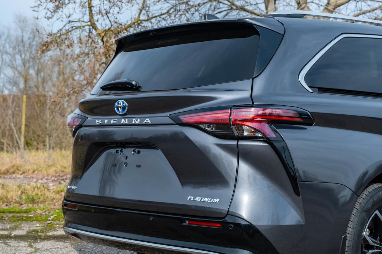 Toyota Sienna Limited Platinum Hybrid AWD