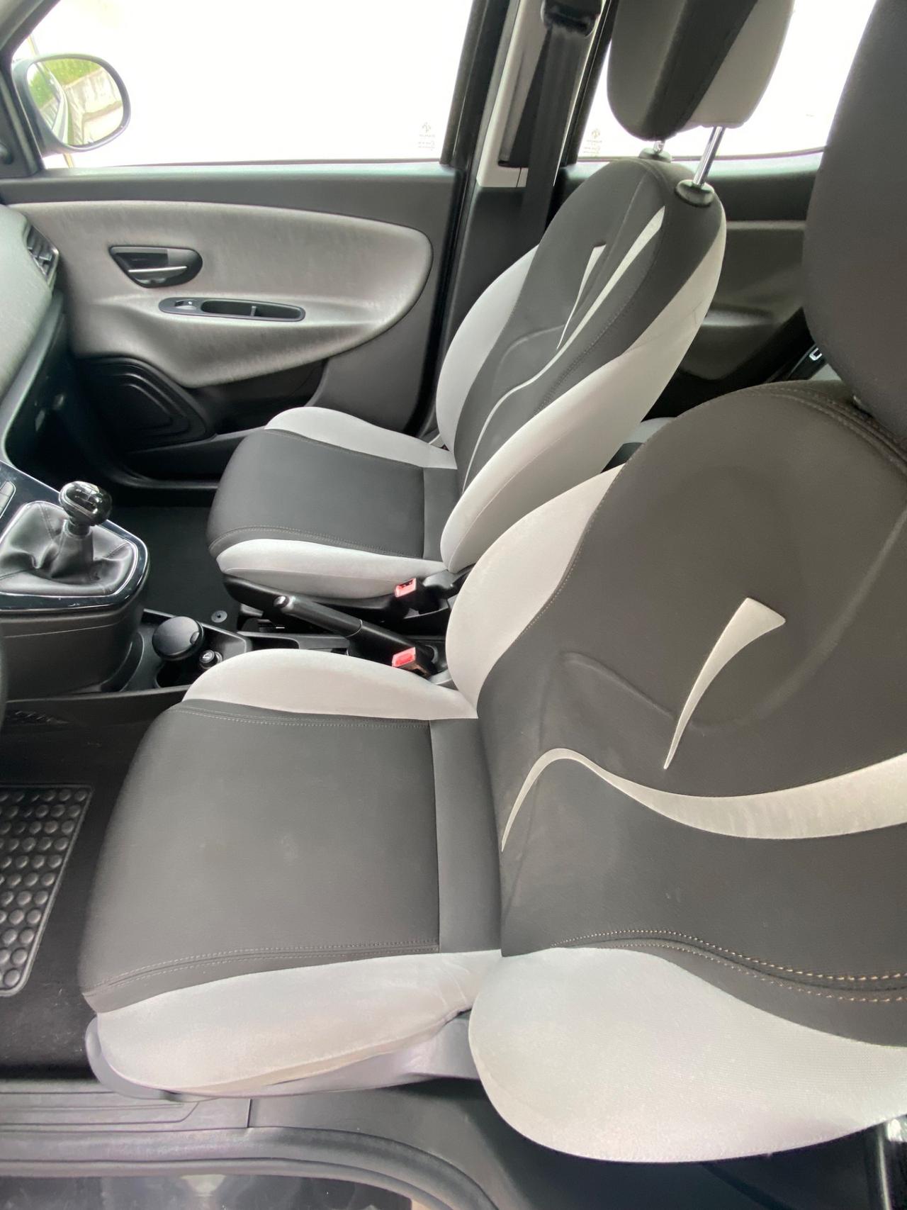 Lancia Ypsilon 1.3 MJT 16V 95 CV 5 porte S&S Silver